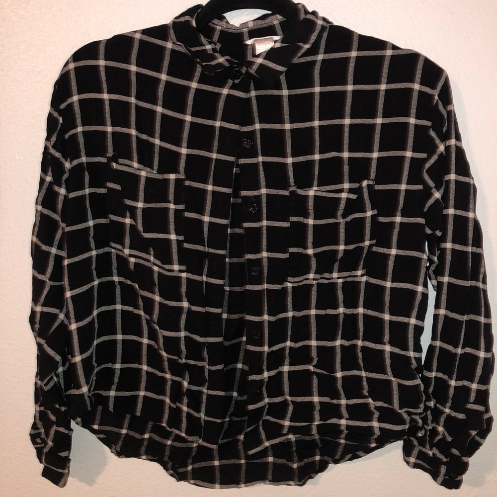 Forever 21 black and white flannel long sleeved top